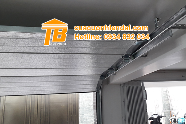 Đặt điểm vượt trội cửa cuốn trượt trần