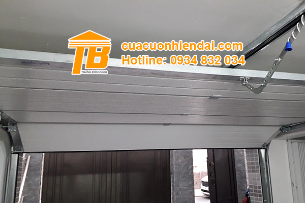 Đặt điểm vượt trội cửa cuốn trượt trần